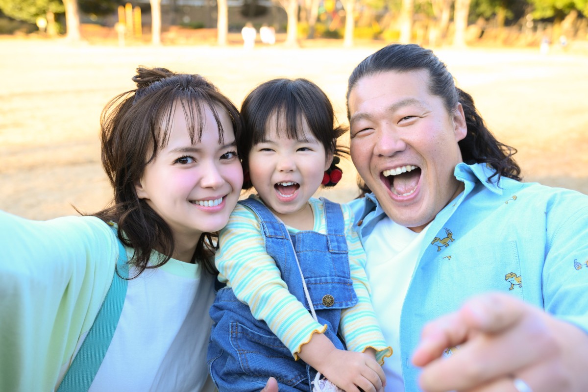 火曜ドラマ『対岸の家事~これが、私の生きる道!~』に出演する(左から)多部未華子、永井花奈、一ノ瀬ワタル