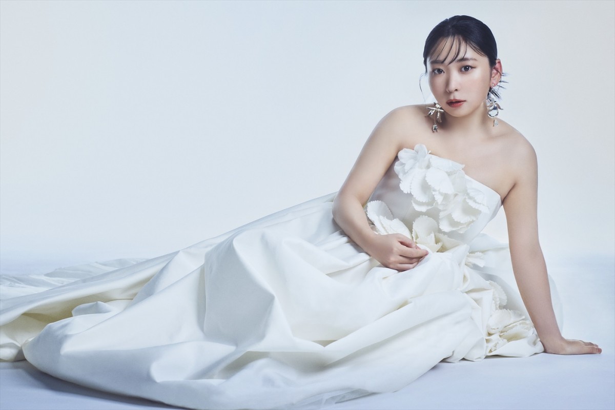 アンゴラ村長、『ゼクシィ』4月号で大人かわいい花嫁に大変身！　結婚願望は超具体的？