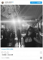 リボン＆ミニのあざとかわいいファッション　※「カミラ・カベロ」インスタグラム