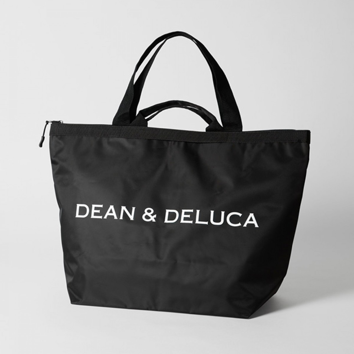 DEAN & DELUCA「トラベルバッグ」登場！　専用ポーチ付き＆たっぷり荷物が入る大きめのサイズ