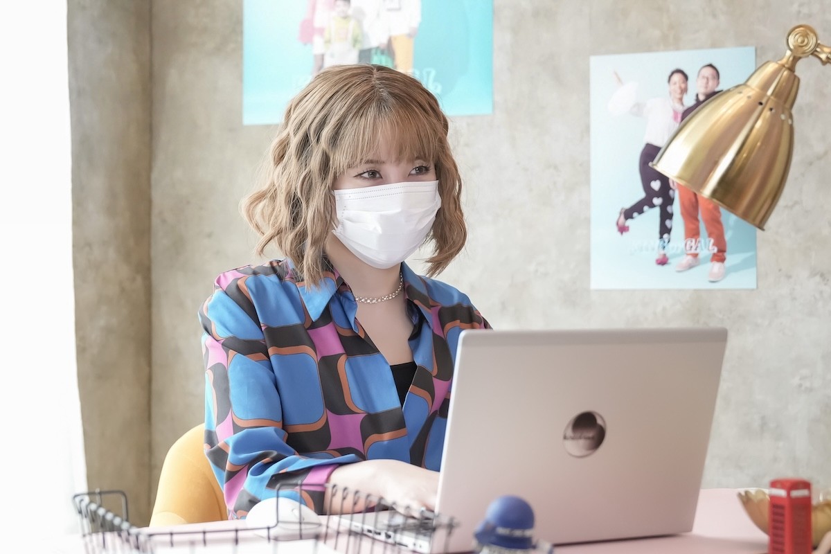 明日の『おむすび』“歩”仲里依紗、コロナ禍でもネット通販で商品が爆売れ