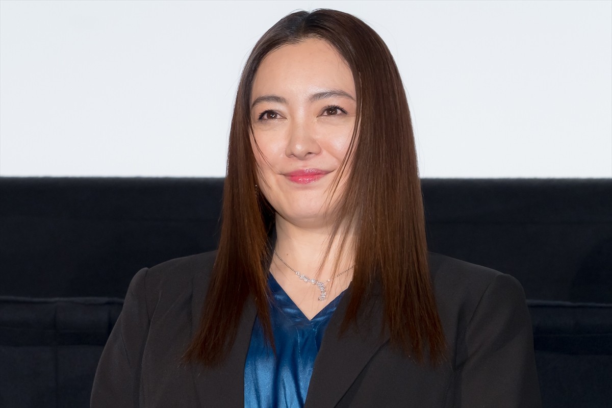 仲間由紀恵、映画『STEP OUT にーにーのニライカナイ』公開記念舞台挨拶に登壇