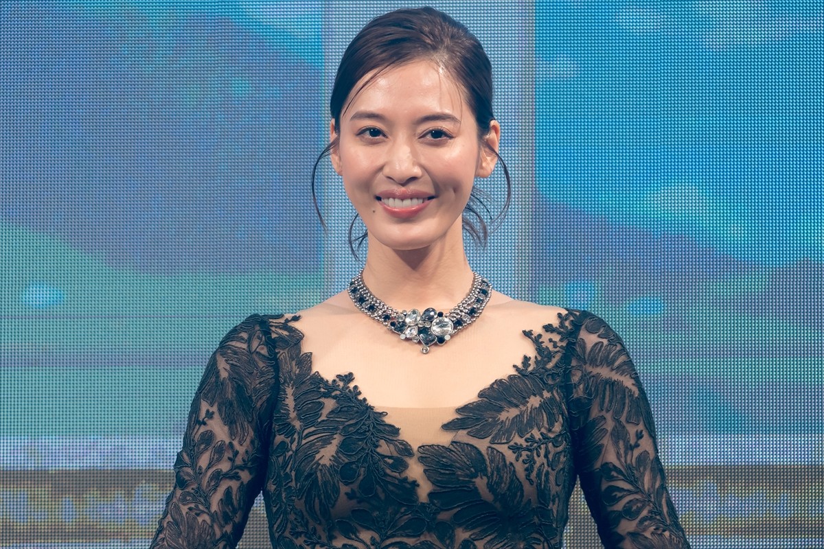 吉柳咲良、伸びやかな歌声で『白雪姫』劇中歌を生歌唱　作品の見どころを明かす