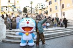 映画のモデルとなったイタリアを来訪したあいみょん　スペイン広場にて