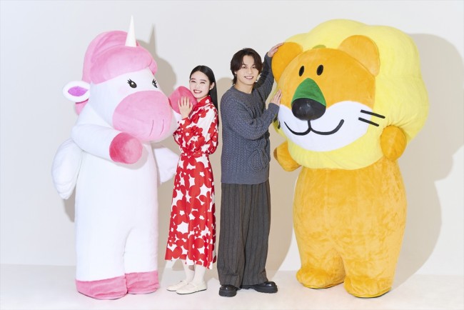 (左から)ぺがさすちゃん、高石あかり、松田元太、らいおんくん