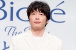 田中圭、花王「ビオレザボディ新商品CM発表会」に登場