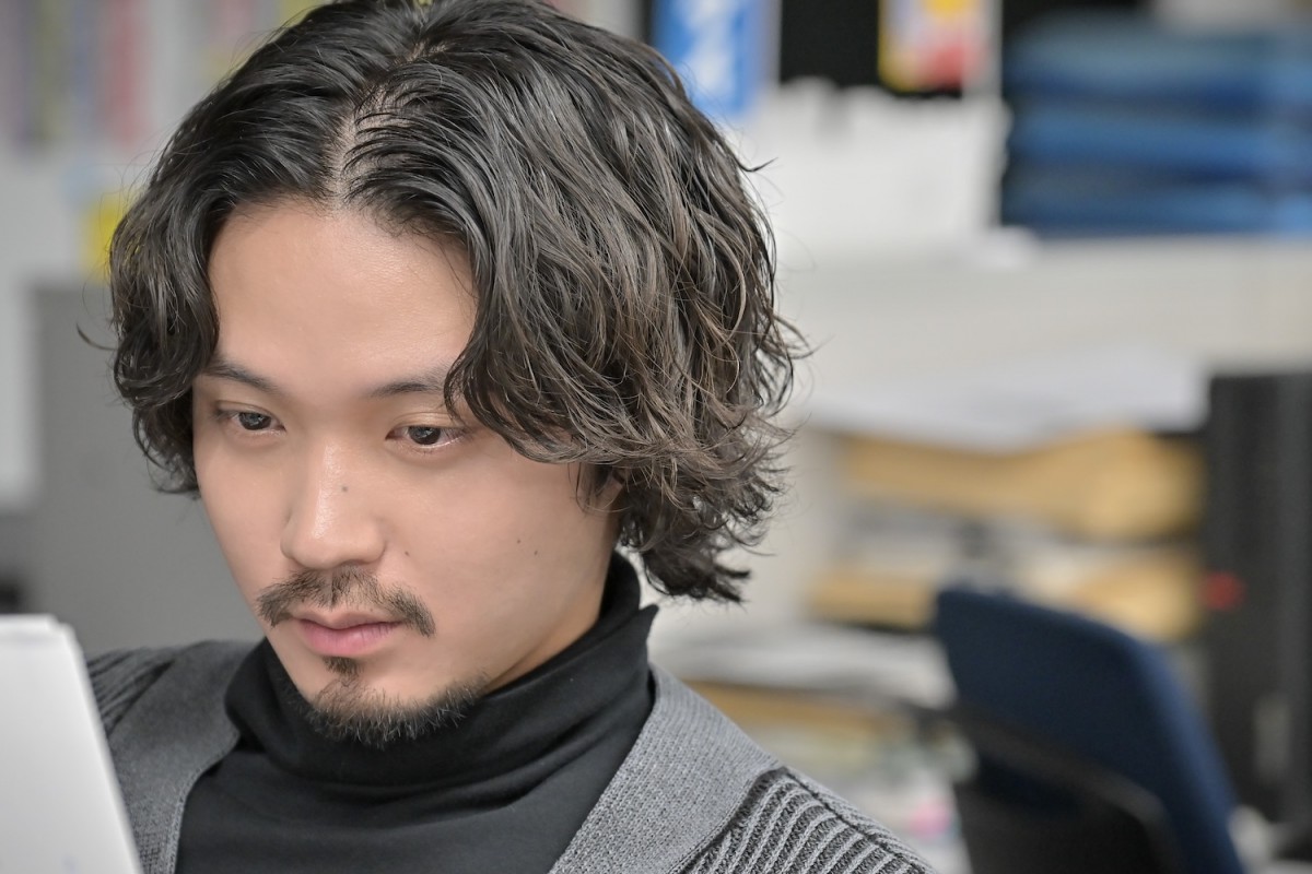 『クジャクのダンス、誰が見た？』第8話　“心麦”広瀬すず、刑事“赤沢”藤本隆宏に事件の見直しを求める