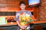 ドラマ『まどか26歳、研修医やってます！』のクランクアップを迎えた佐藤隆太