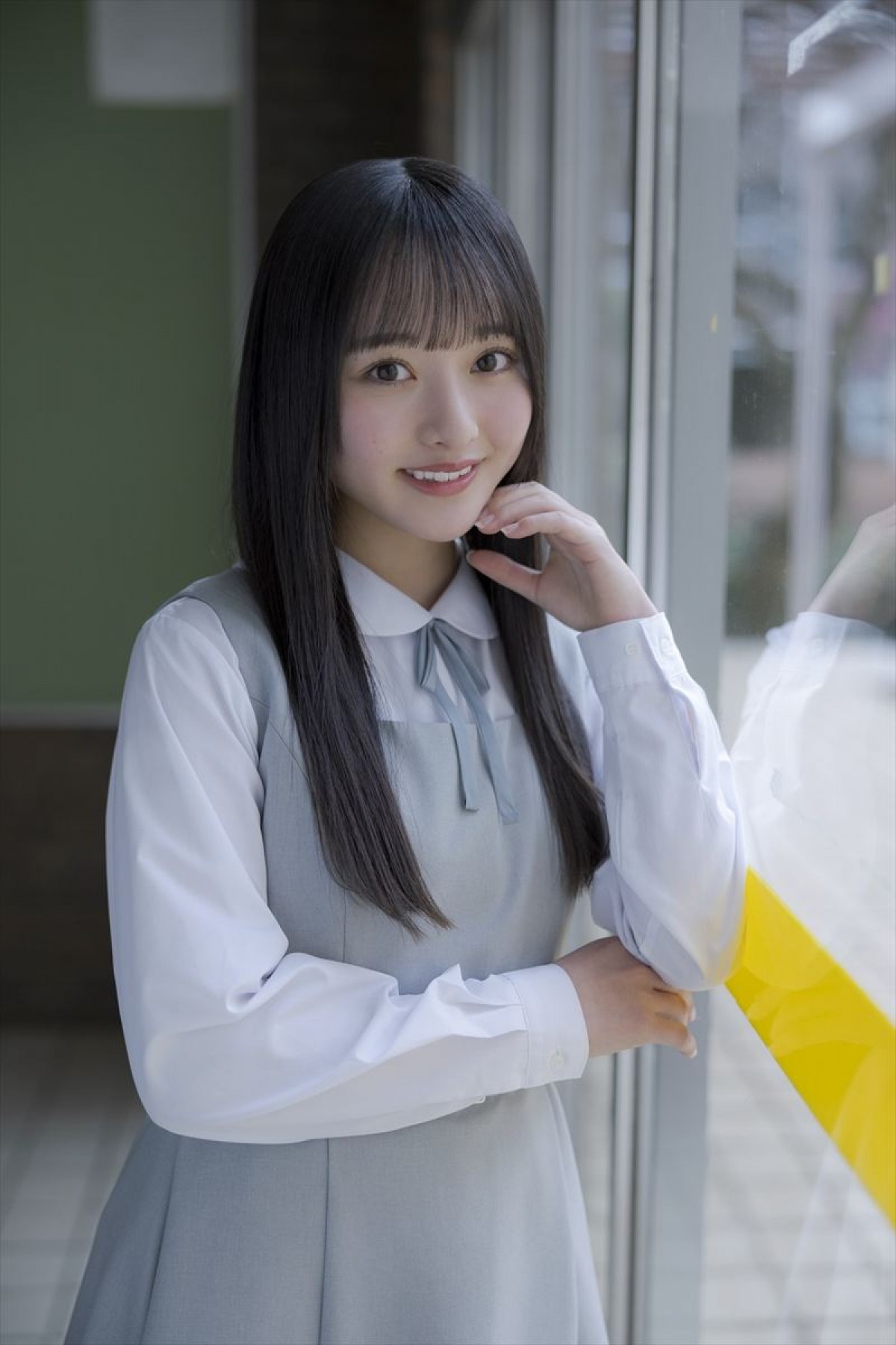 日向坂46五期生・下田衣珠季、片山紗希の撮り下ろし写真&手書きプロフィール公開