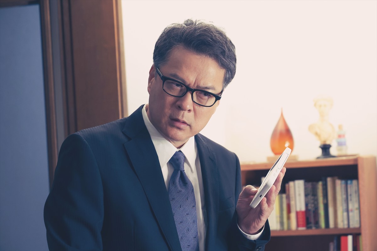 長澤まさみ＆瀬戸康史、人形をベビーカーに乗せてほほえむ　『ドールハウス』ゾクゾクが止まらない…場面写真13点一挙解禁