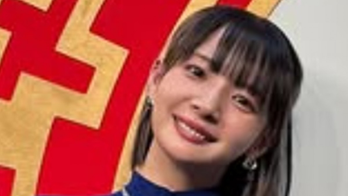 役満ボディ”岡田紗佳、青ニットコーデで魅力全開「スタイル抜群