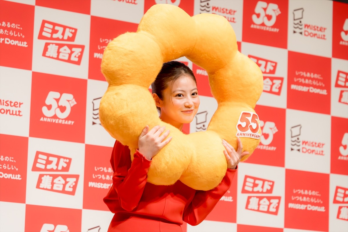 今田美桜、誕生日プレゼントのポン・デ・リングクッションに大喜び「すっごくうれしいです！」