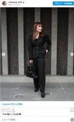 新山千春はパンツスタイルで長女もあの卒業式に出席　※「新山千春」インスタグラム