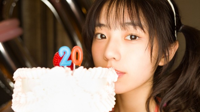菊地姫奈写真集『memory』豪華版より