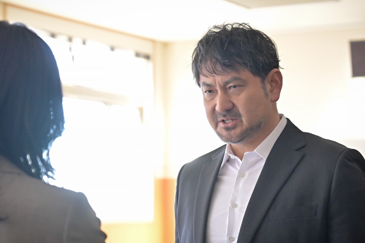 『クジャクのダンス、誰が見た？』第8話　“心麦”広瀬すず、刑事“赤沢”藤本隆宏に事件の見直しを求める