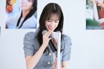 日向坂46・佐々木久美、1st写真集発売記念フォトセッション＆質疑応答に登場