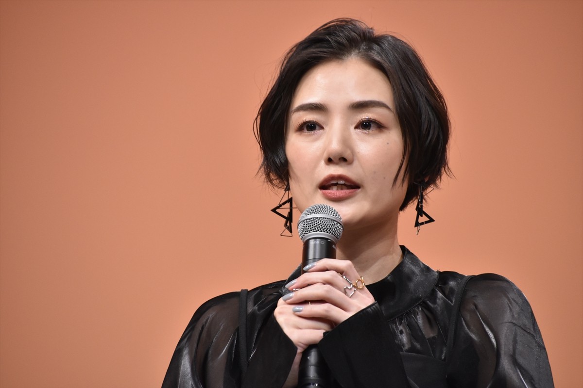 松村沙友理、駒木根葵汰の“距離感バグ”にキュン！　壁ドンシーンも「理想だった」