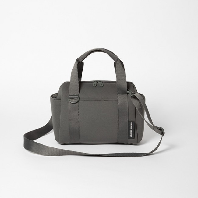 DEAN & DELUCA“初のドッググッズ”登場！　お散歩用の「ボストンバッグ」などラインナップ
