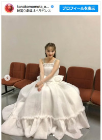 百田夏菜子、純白のドレスショットが美しい　※「百田夏菜子」インスタグラム