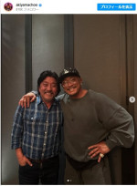 秋山成勲とエドワード・リーの2ショット！　※「秋山成勲」インスタグラム（
