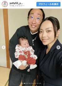 ゆってぃ＆妻・石川あんな、第1子“ワカチ子ちゃん”のお宮参りへ　※「ゆってぃ」インスタグラム