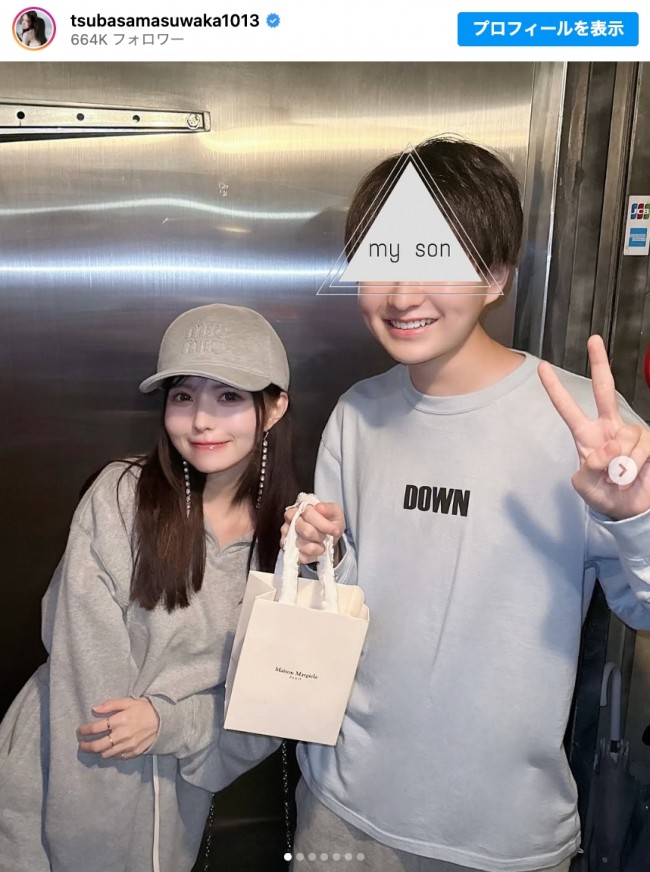 益若つばさ、息子との親子ショット　※「益若つばさ」インスタグラム