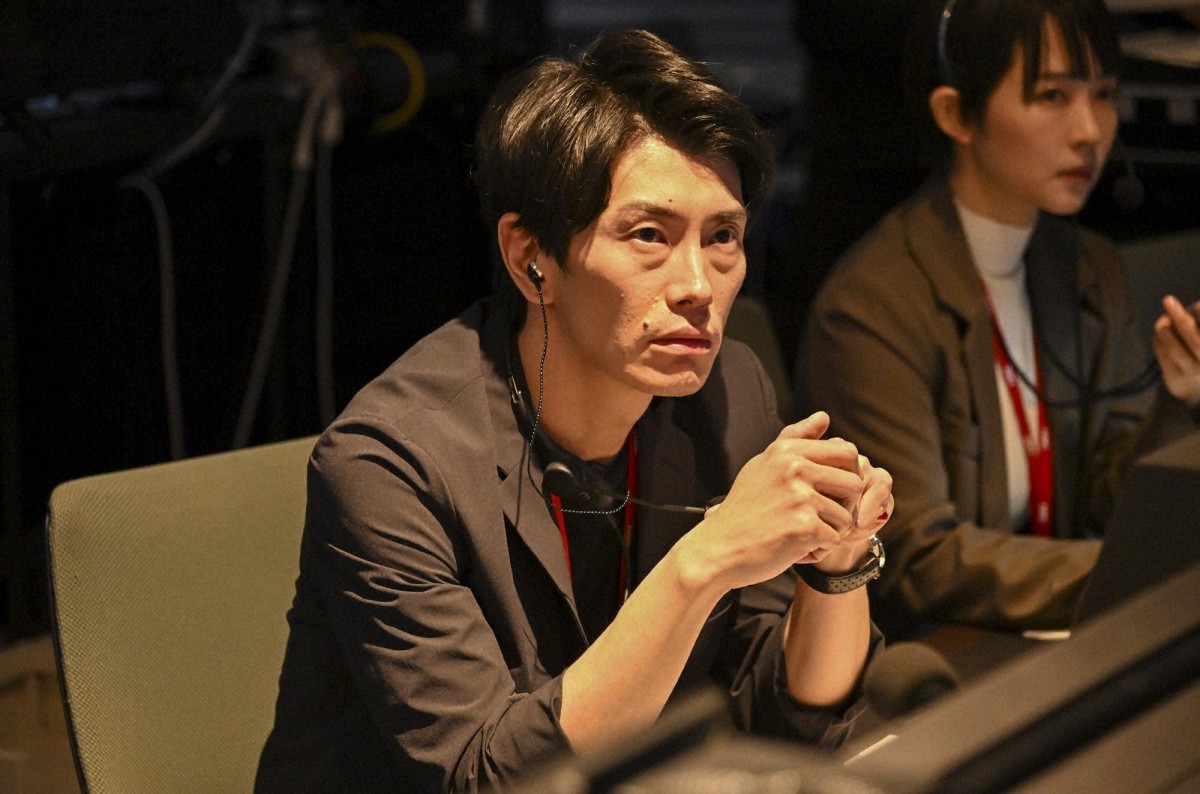 阿部寛が破天荒なキャスター役で日曜劇場に帰還！　社会派エンターテインメント『キャスター』今夜スタート