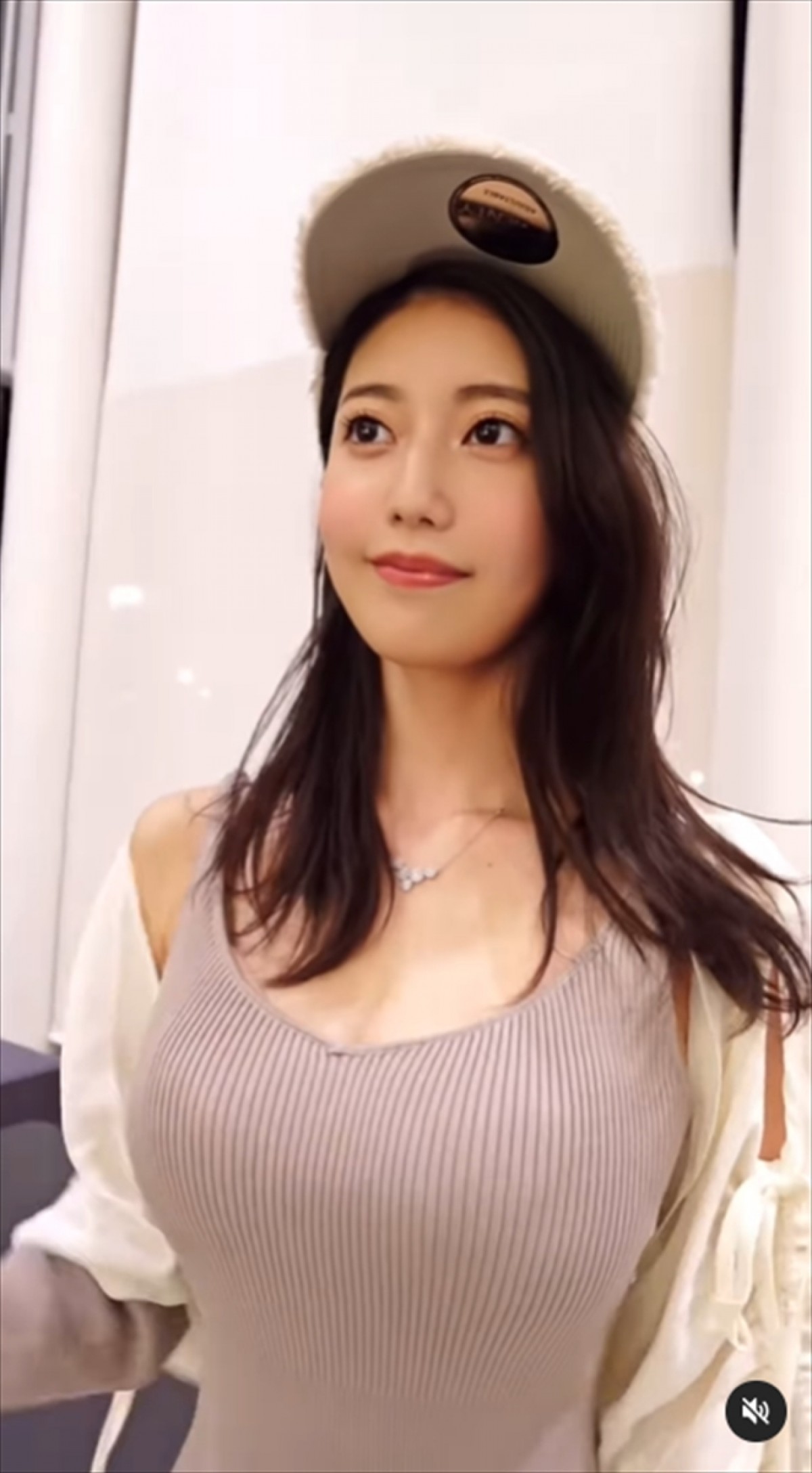 岡田紗佳、阿部なつき、渡邊渚ら　美女たちの“ニット姿”にネット衝撃「魅力的」「スタイル抜群」