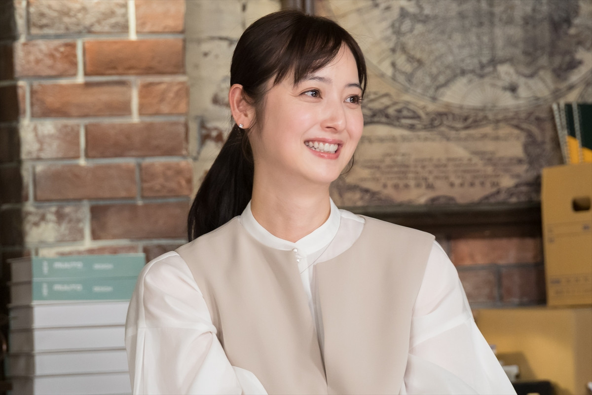 橋本環奈、“朝から元気”の理由を尋ねる三浦翔平に回答「下っていく感じがこの現場には無い」