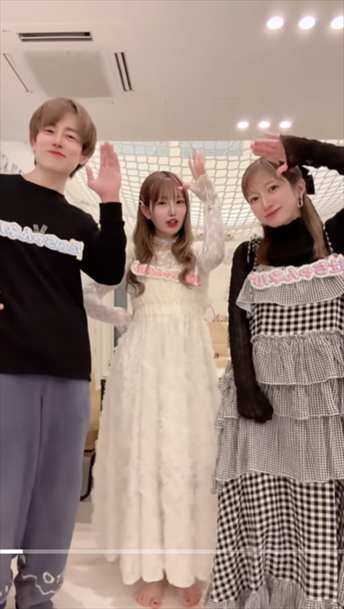 辻希美の17歳娘、両親と「LOVEマシーン」ダンス　仲睦まじい投稿に「いいね！」多数集まる