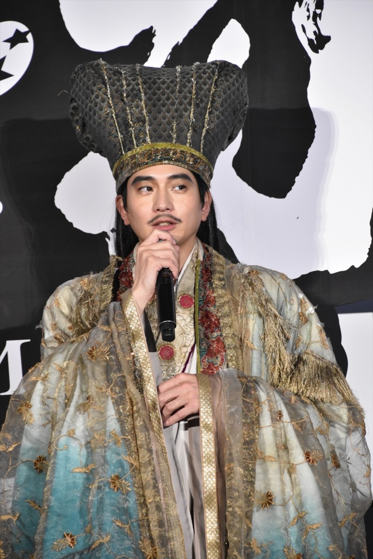 上白石萌歌、向井理の“座長っぷり”を絶賛「会うたびに拝みたくなる」