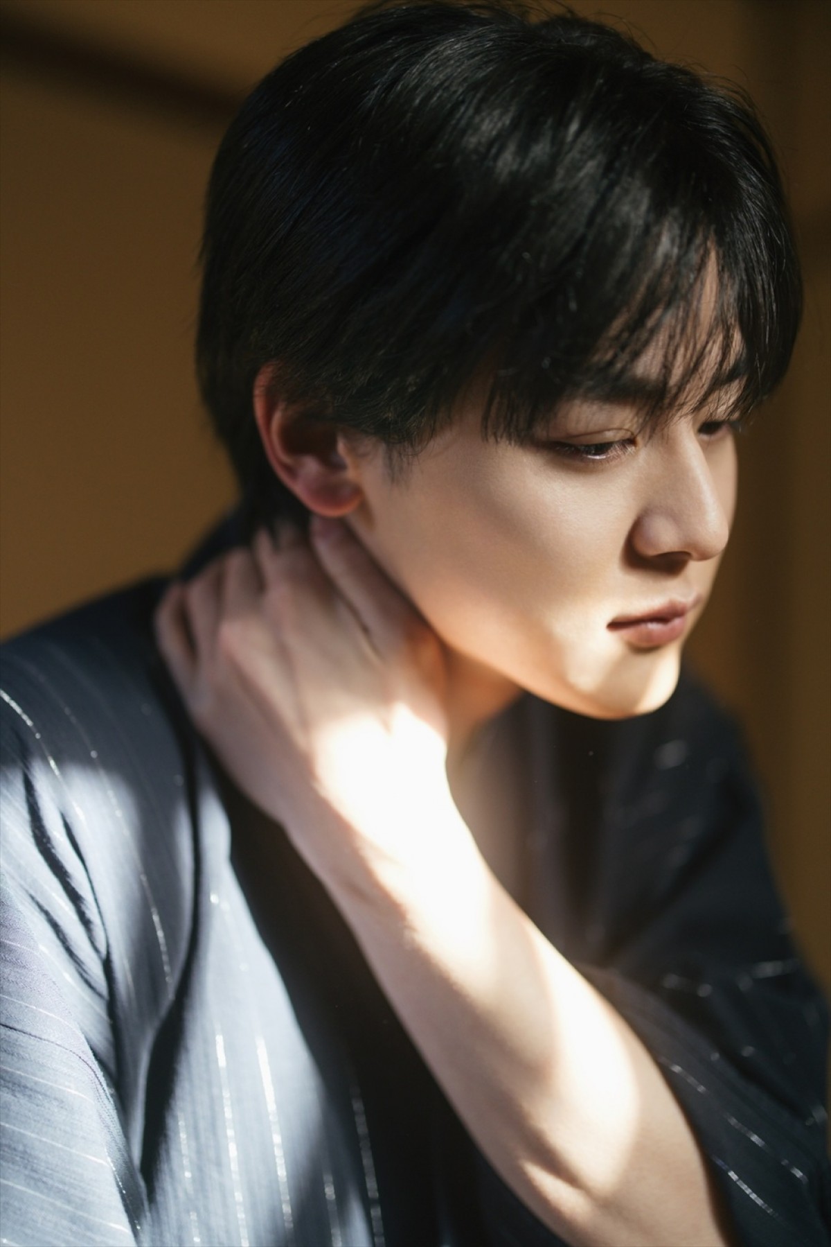小林虎之介、1st写真集のタイトルは『冬麗（ふゆうらら）』　表紙＆ナチュラルな魅力あふれる先行カット到着