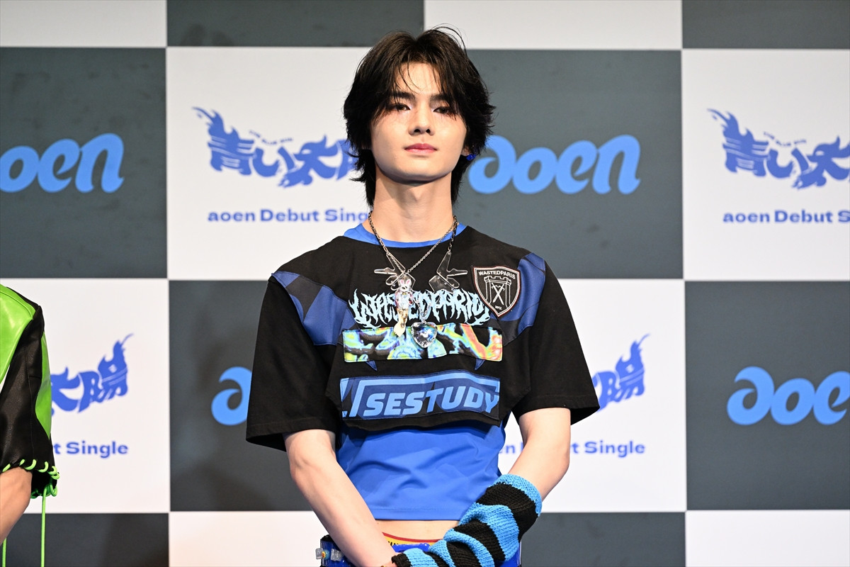HYBE発のaoen、デビュー会見に7人で集合「一人一人違う輝きを持っている仲間」