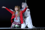 『デスノート THE MUSICAL』2015年舞台写真（左より）弥海砂役：唯月ふうか、死神レム役：濱田めぐみ