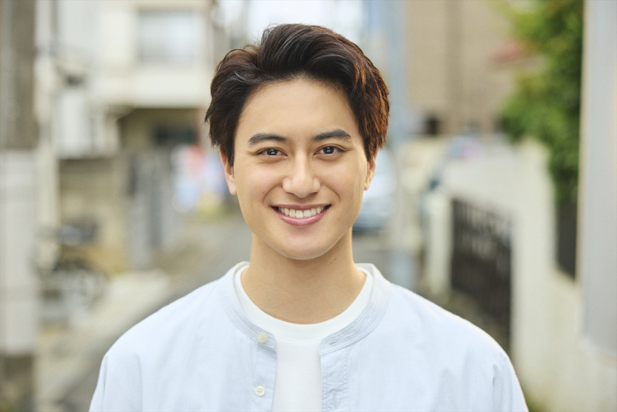 Aぇ! group・小島健、影山優佳、7月期ドラマ『こんばんは、朝山家です。』で先生役！　追加キャスト発表