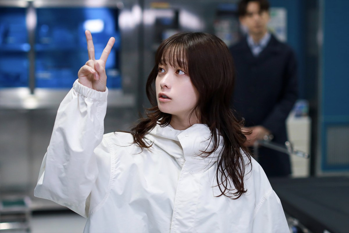 『天久鷹央の推理カルテ』“天久鷹央”橋本環奈の姉“真鶴”佐々木希への疑いに「次回が気になりすぎる！」との声