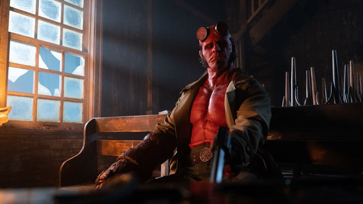 『ヘルボーイ／ザ・クルキッドマン』滅びの右腕で、巣食う闇を打ち砕く！　特報＆場面写真解禁