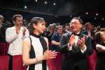 第78回カンヌ国際映画祭での映画『恋愛裁判』ワールドプレミアに登場した主演・齊藤京子、深田晃司監督