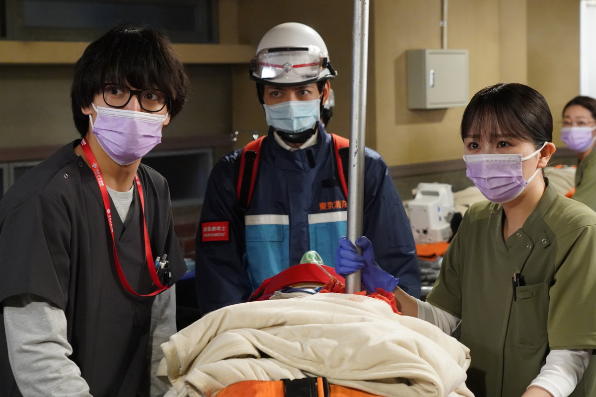 『Dr.アシュラ』第4話　“保”佐野晶哉、勤務中に外出した“朱羅”松本若菜を追いかける