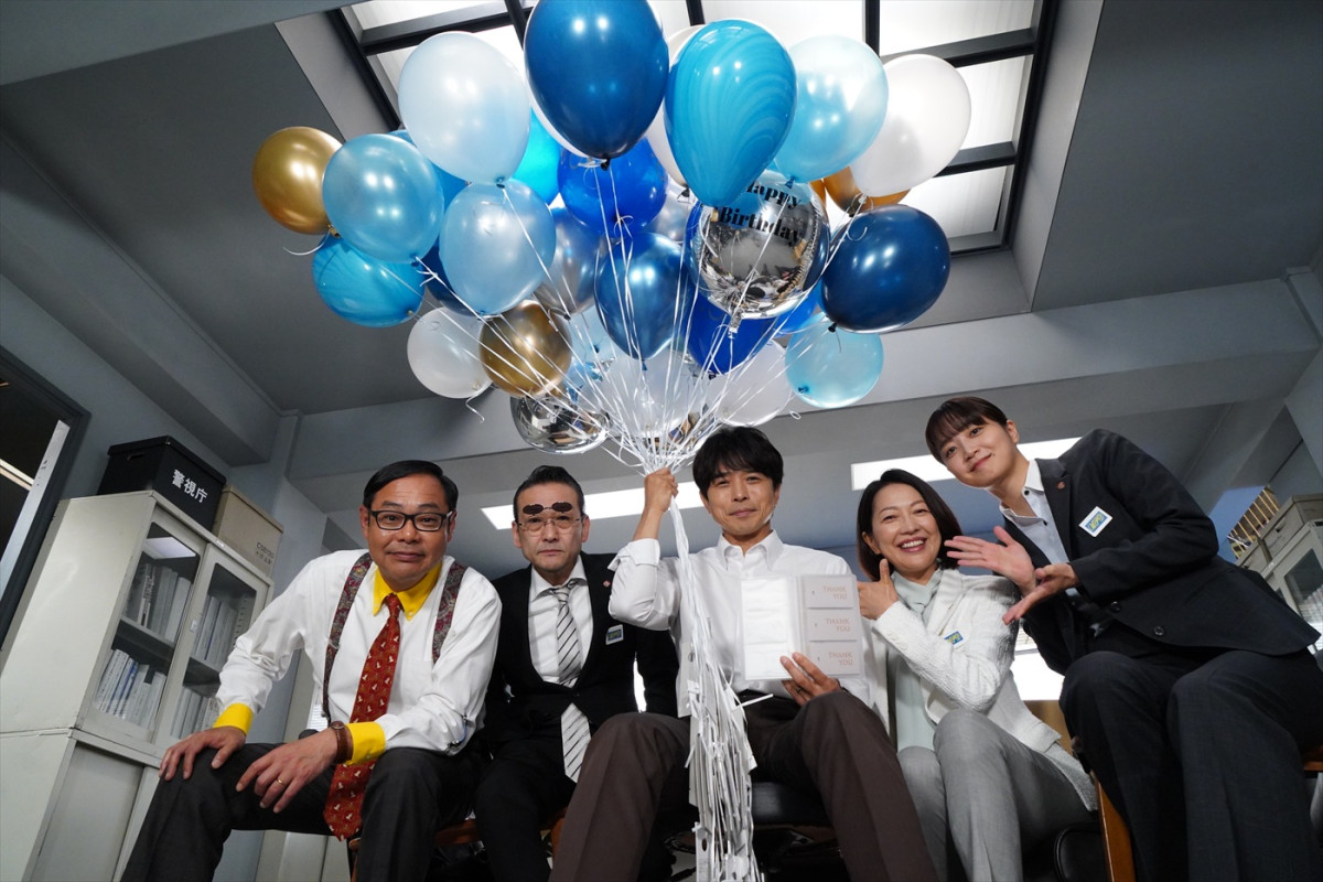 『特捜9』井ノ原快彦が涙！　誕生日サプライズに贈られた風船＆心のこもったメッセージカードに感動
