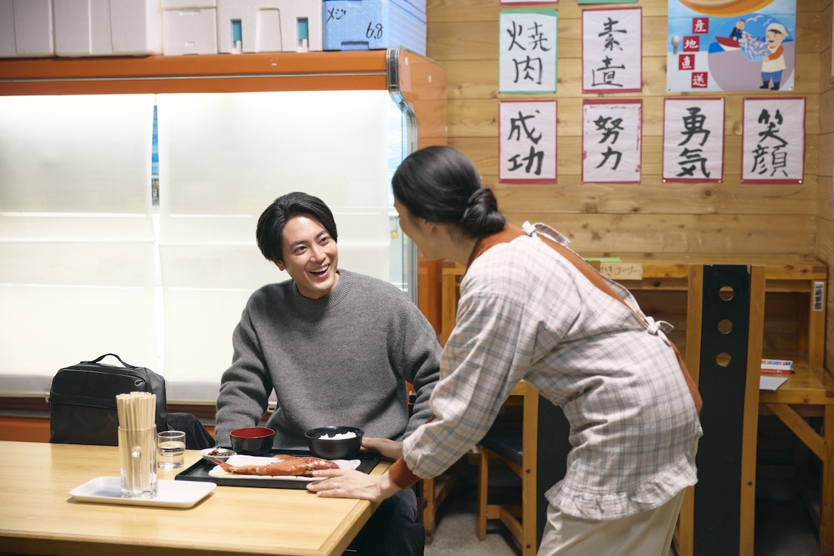 『イグナイト』第3話　“宇崎”間宮祥太朗、ケガをした外国人技能実習生の職場を訪れる