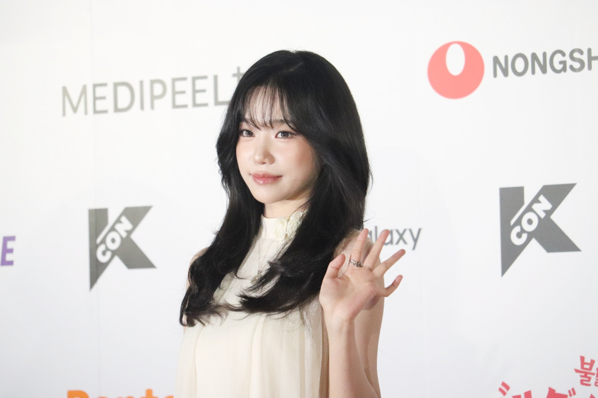 「KCON JAPAN 2025」のレッドカーペットに登場したチョ・ユリ＿20250509【二次使用不可】