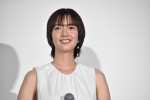 佐藤栞里、映画『父と僕の終わらない歌』公開初日舞台挨拶に登場