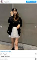 板野友美、ミニスカコーデ　※「板野友美」インスタグラム