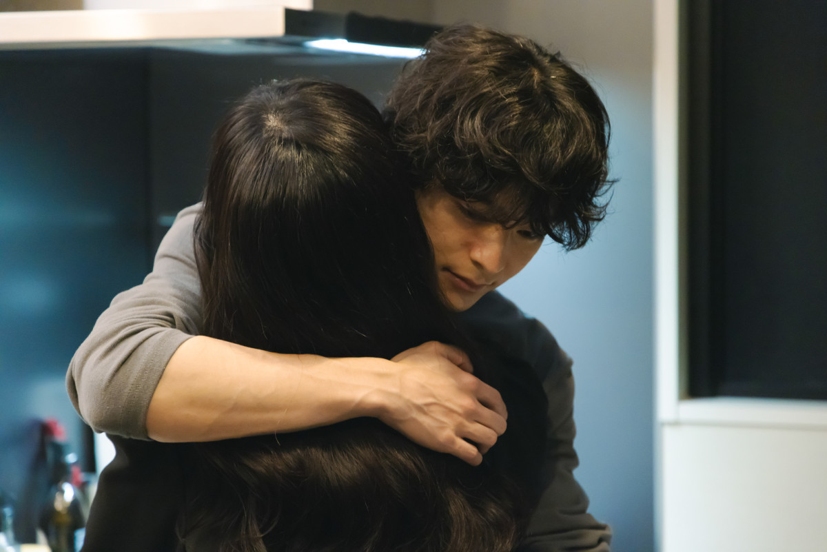 『魔物』第5話　“あやめ”麻生久美子、“凍也”塩野瑛久と一緒に暮らし始める