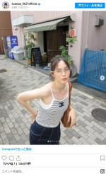 夏→秋の変化を感じさせるコーデ、サングラスもいいアクセントに　※「本田翼」インスタグラム
