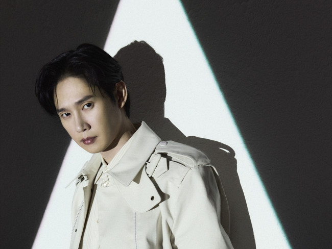 【売れ筋】 写真総点数545枚！ 綾野剛の肖像作品集発売 写真家・操上和美が 趣味