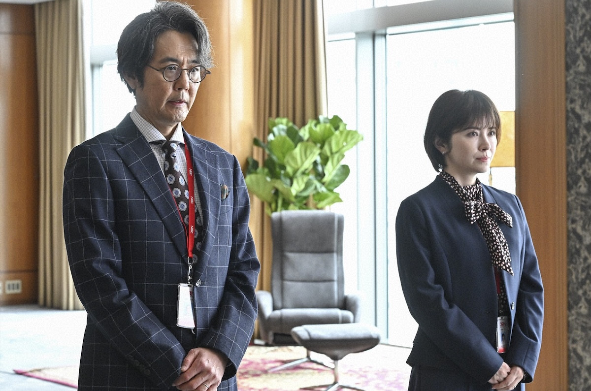 『キャスター』第9話　“進藤”阿部寛、スキャンダル発覚後も取材を継続　番組を揺るがす大事件が発生