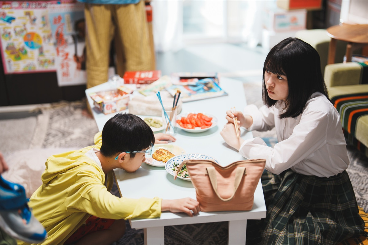 新ドラマ『こんばんは、朝山家です。』に宇野祥平、竹財輝之助、工藤遥ら出演決定！　第1話場面写真も解禁