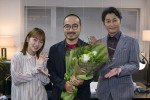 ドラマ『ダメマネ！ ―ダメなタレント、マネジメントします―』のクランクアップを迎えたかもめんたる・岩崎う大と、川栄李奈、安田顕